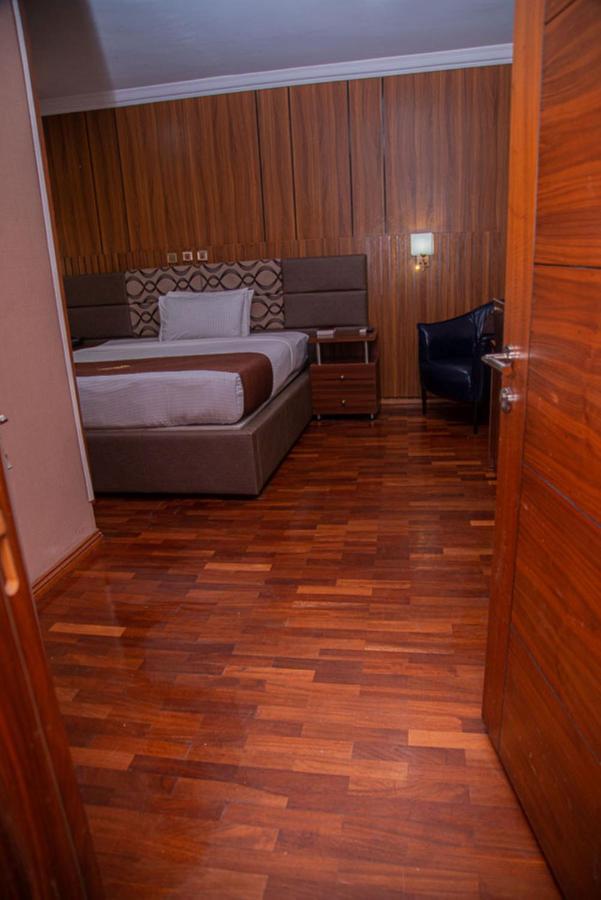 Mahogany Hotel And Suites 伊巴丹 外观 照片