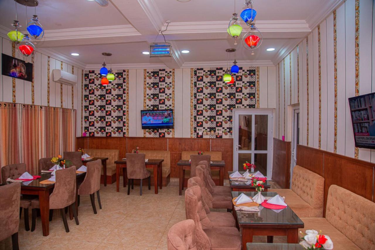 Mahogany Hotel And Suites 伊巴丹 外观 照片