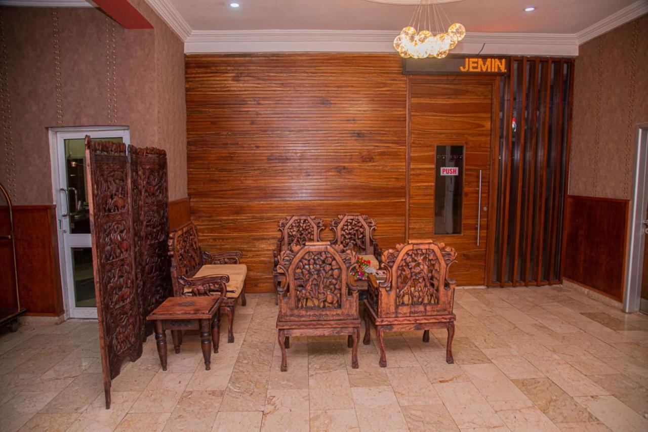Mahogany Hotel And Suites 伊巴丹 外观 照片